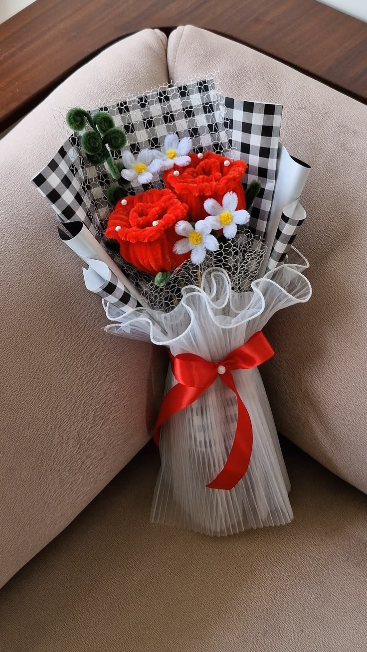 Pipe Cleaner Blush Bouquet — photo 4
